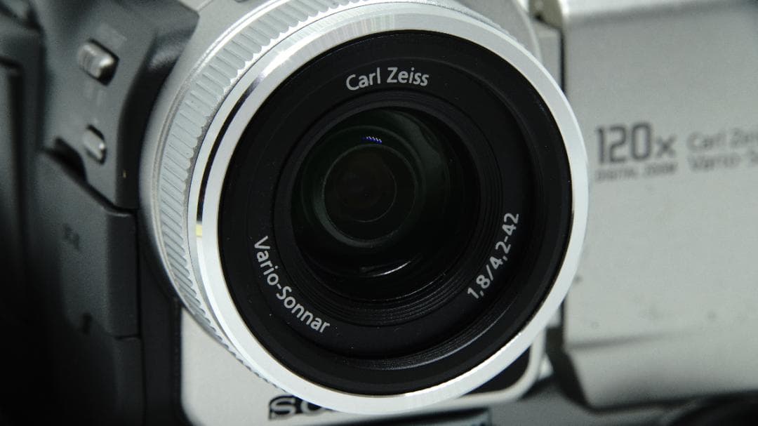 【U2025】 SONY Handycam DCR-TRV20 ソニー