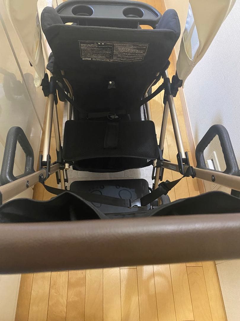 カトージ　二人乗りベビーカー「二人でゴー リミテッド」 ホワイト＆ゴールド