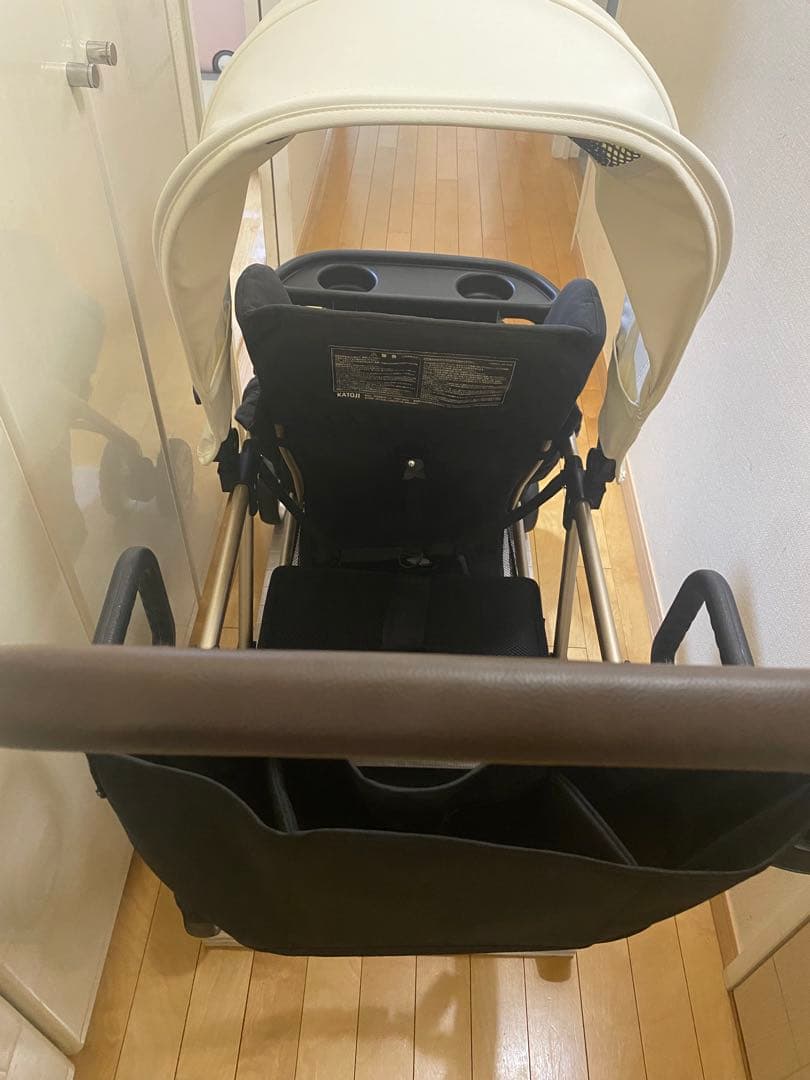 カトージ　二人乗りベビーカー「二人でゴー リミテッド」 ホワイト＆ゴールド