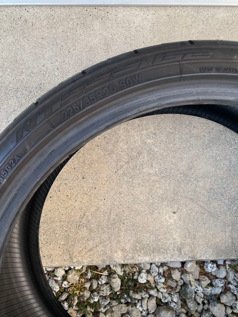 22年　225/35R20 ニットー　1本
