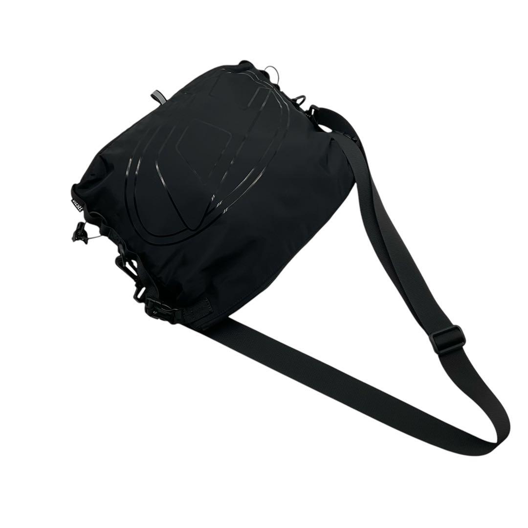 美品 DIESEL ディーゼル メッセンジャーバッグ オーバーオーバルＤロゴ 黒