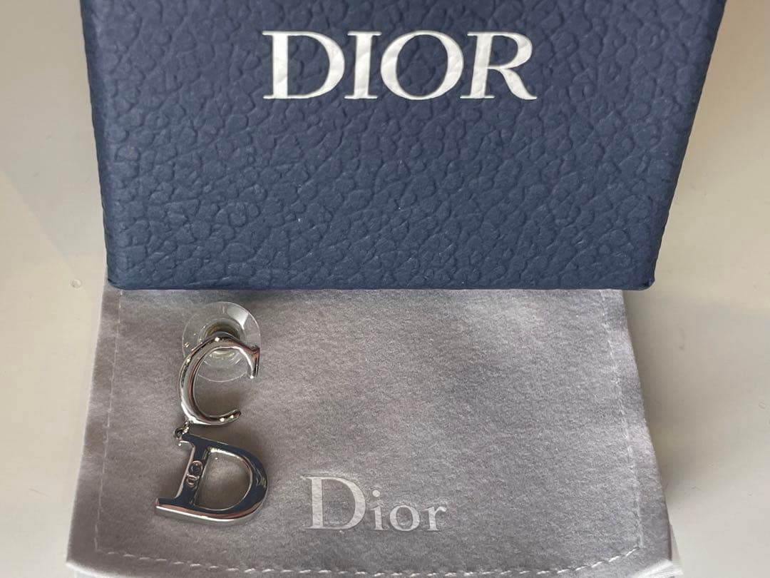 【極美品】Christian DIOR Dロゴスタッドピアス　シルバー　両耳