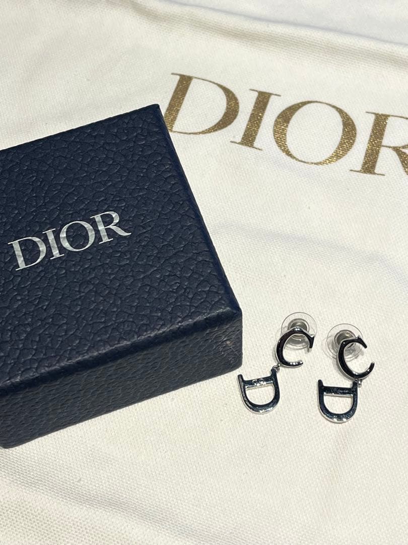 【極美品】Christian DIOR Dロゴスタッドピアス　シルバー　両耳