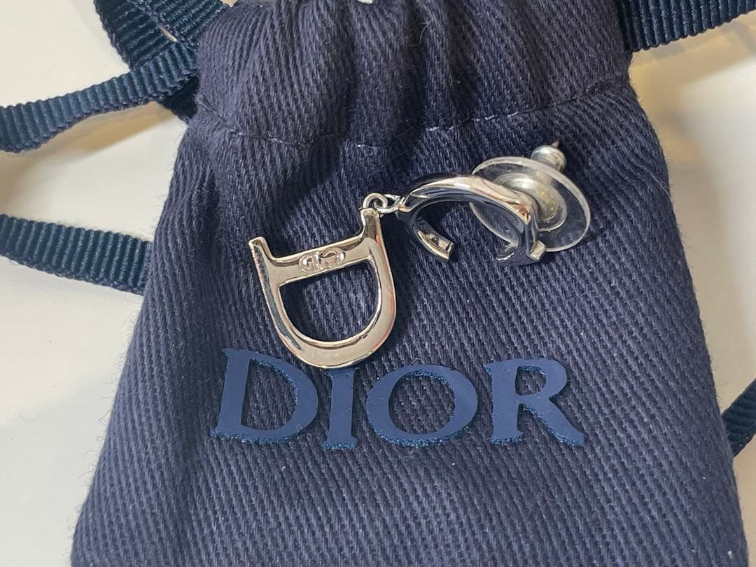 【極美品】Christian DIOR Dロゴスタッドピアス　シルバー　両耳