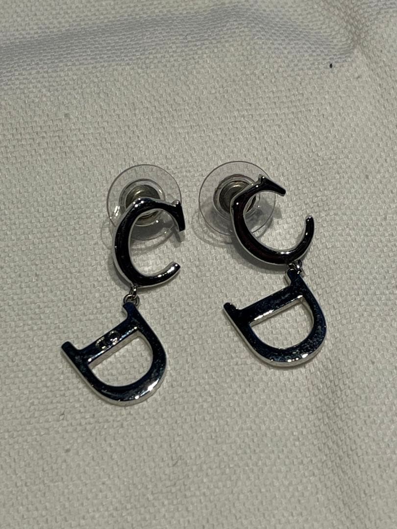 【極美品】Christian DIOR Dロゴスタッドピアス　シルバー　両耳