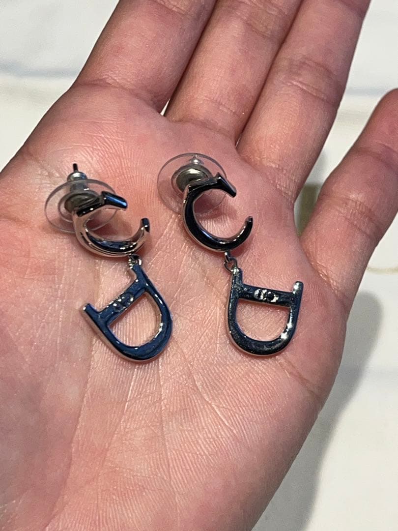 【極美品】Christian DIOR Dロゴスタッドピアス　シルバー　両耳