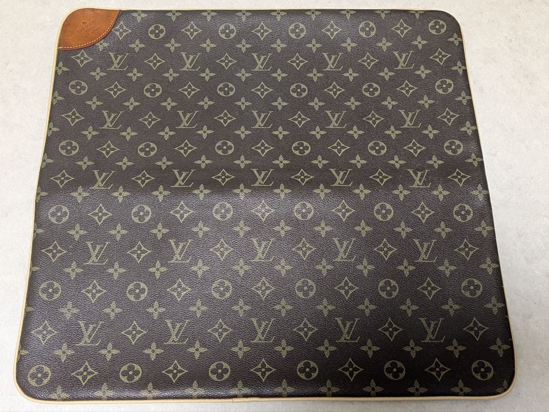 LOUIS VUITTON モノグラム レザー座布団カバー