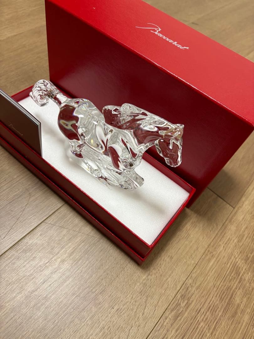 クリスタルガラス製の馬の置物 Baccaratの美しいデザイン　2026年新作