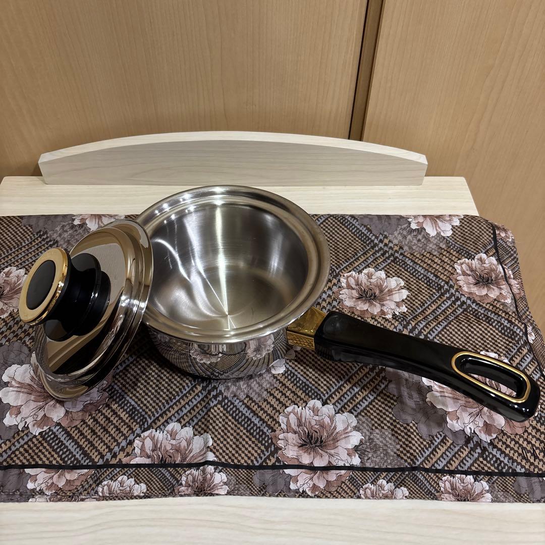 新品タッパーウェア、 ステンレス鍋1コート