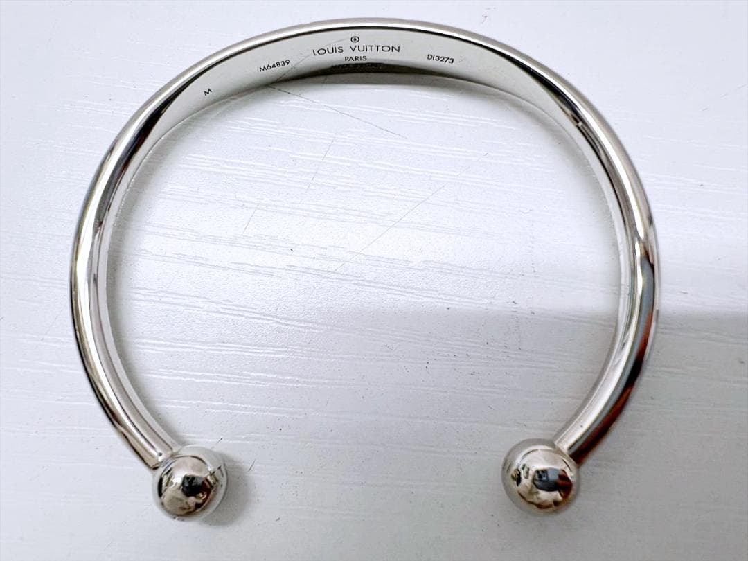 ほぼ未使用　ルイヴィトン　LV　ジョンクモノグラム　バングル　M　M64839