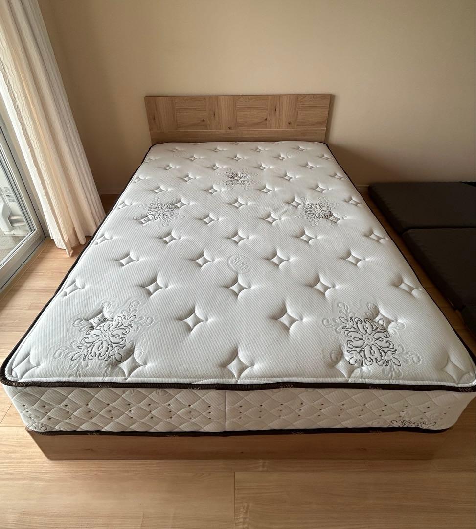 【送料込み】サータ　マットレス　7.7インチ　ダブルベッド　ベッドフレーム