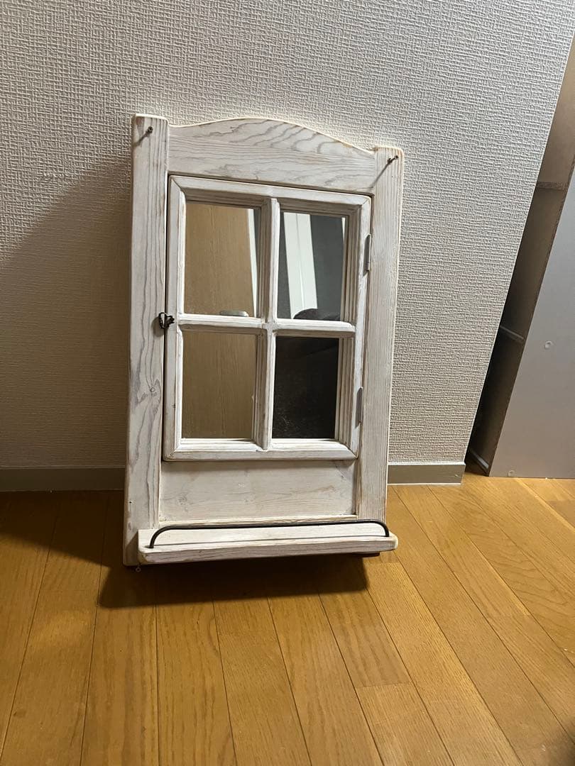 アンティーク風　壁掛けミラー ウッドフレーム窓枠デザイン