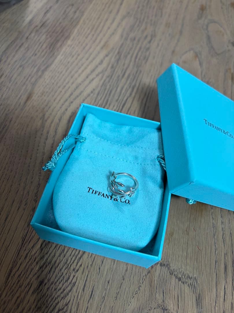 Tiffany & Co. オリーブリーフバイパスリング