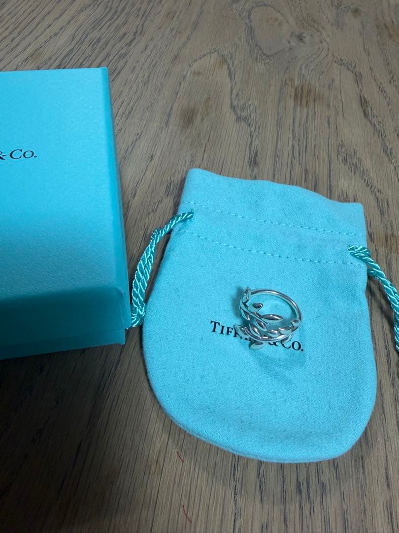 Tiffany & Co. オリーブリーフバイパスリング