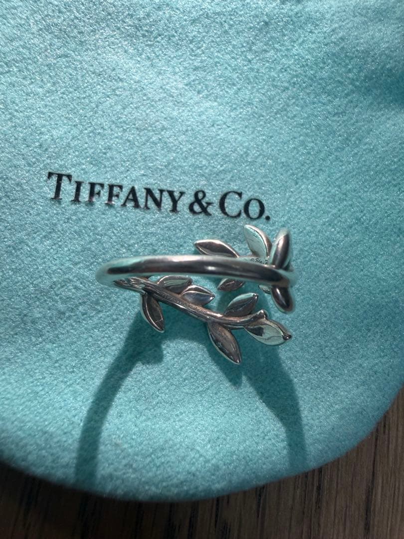 Tiffany & Co. オリーブリーフバイパスリング