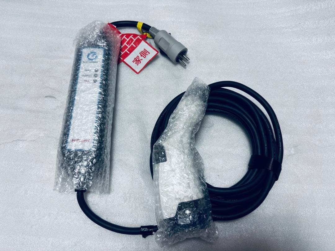 美品　日産リーフ充電ケーブル 3NK5E 067