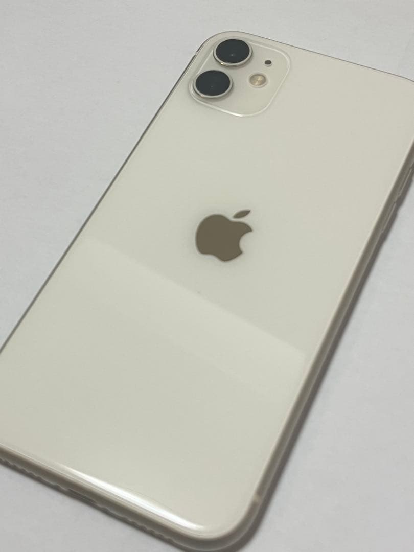 iPhone 11 64GB ホワイト