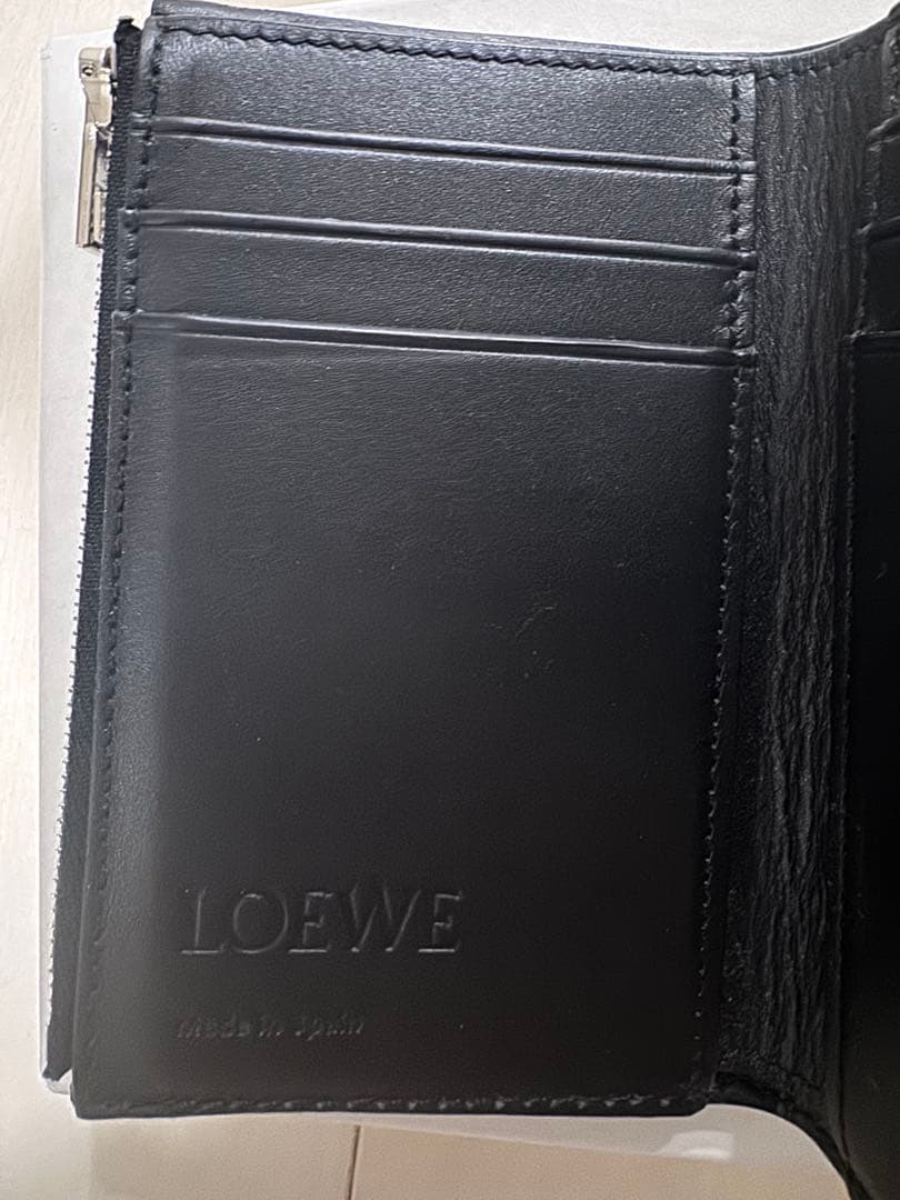 LOEWE アナグラム バーティカル ウォレット スモール ペブルグレインカーフ