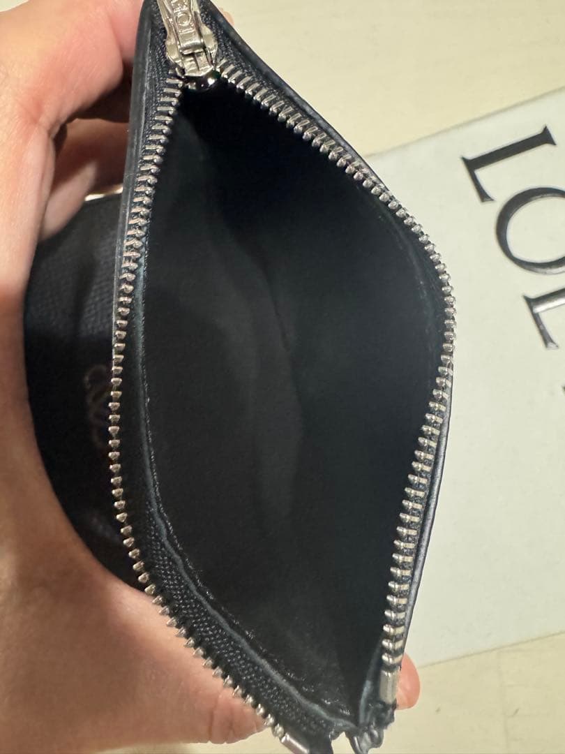 LOEWE アナグラム バーティカル ウォレット スモール ペブルグレインカーフ