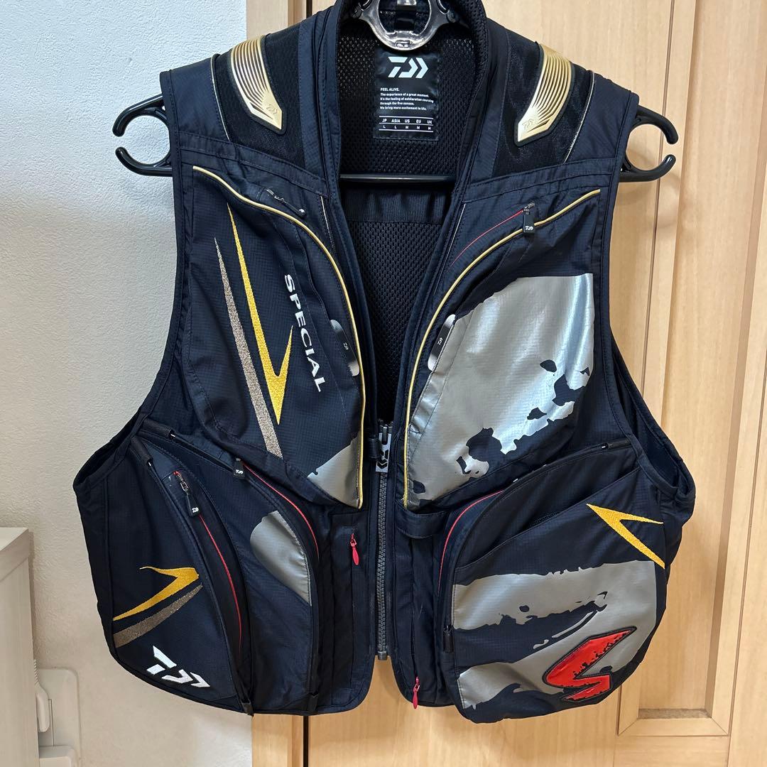 カ*ツ様 ダイワスペシャル鮎ショートベストDV-1023ブラック