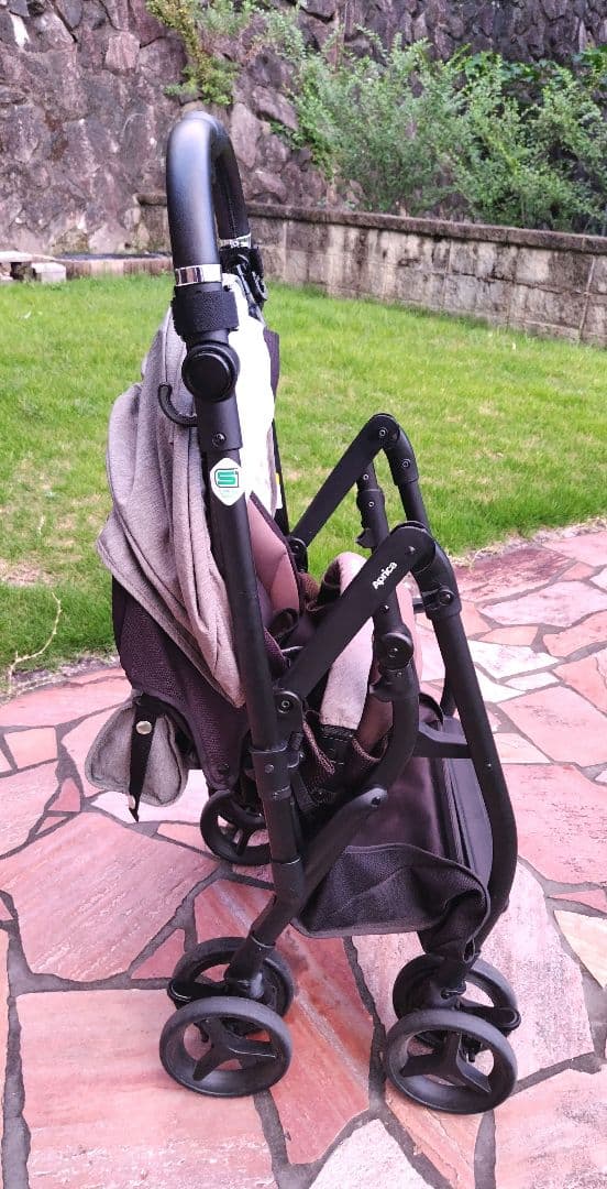 【美品・超軽量】アップリカ　ルンルンコンパクト　アニマルカーキ　限定モデル