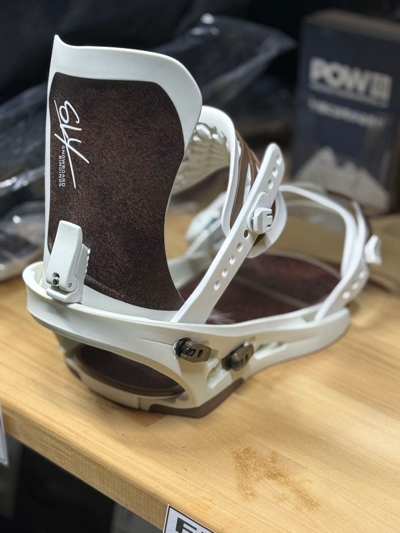 かん様 SLY α Mサイズ 25-26 今年でたグラトリバイン 新品未使用