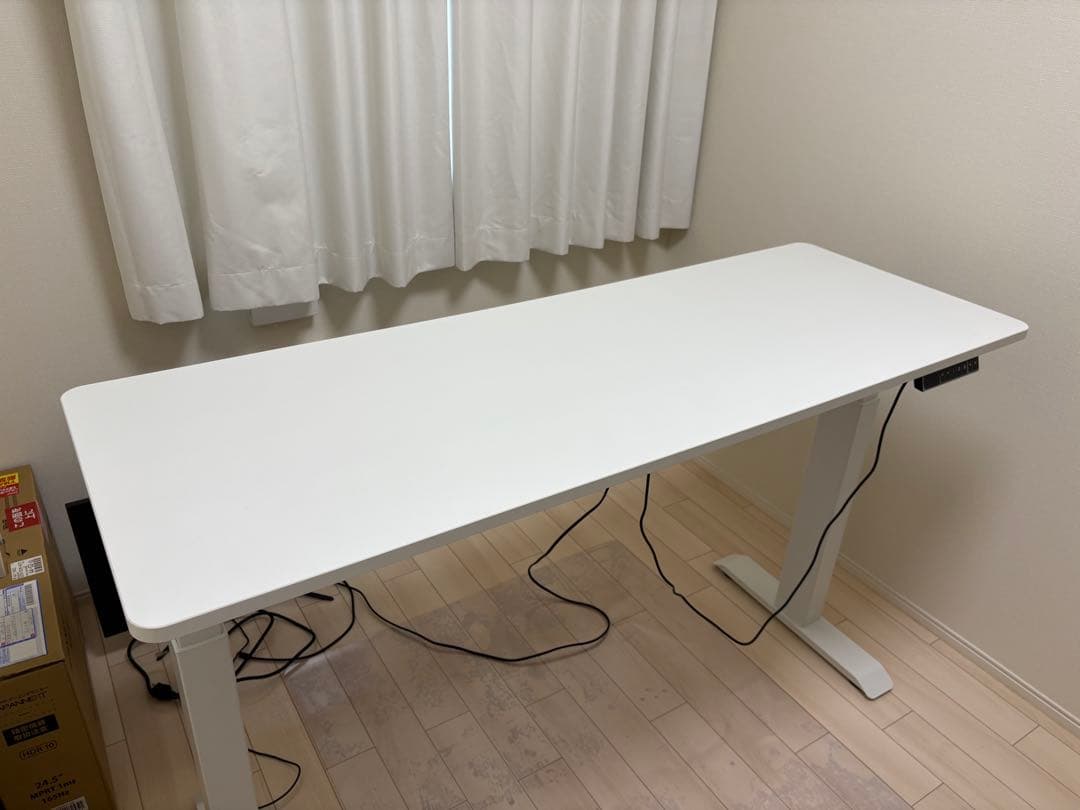 電動昇降デスク　メモリー機能付き