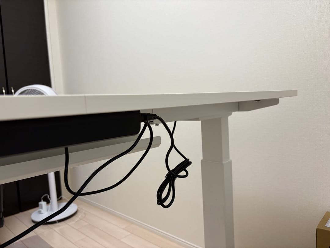 電動昇降デスク　メモリー機能付き