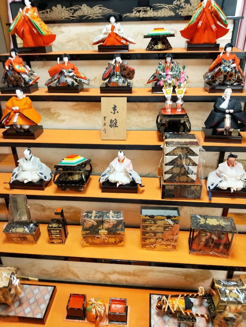 ひな人形 段飾り 多彩な飾り