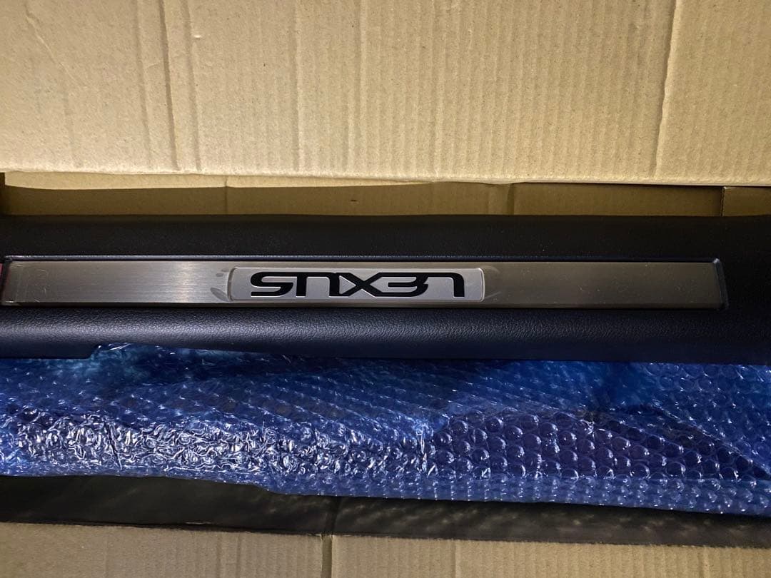 LEXUS 内装パーツ ロゴ入り　純正