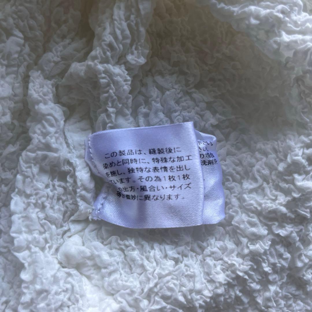 美品　me by ISSEI MIYAKE カリフラワー　シワ加工　ホワイト