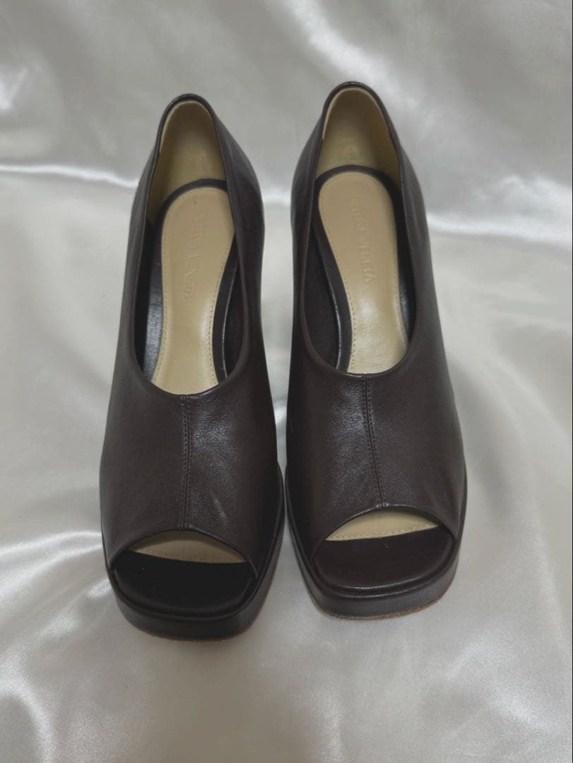 BOTTEGA VENETA◆ダークブラウン オープントゥ ハイヒール ブラウン