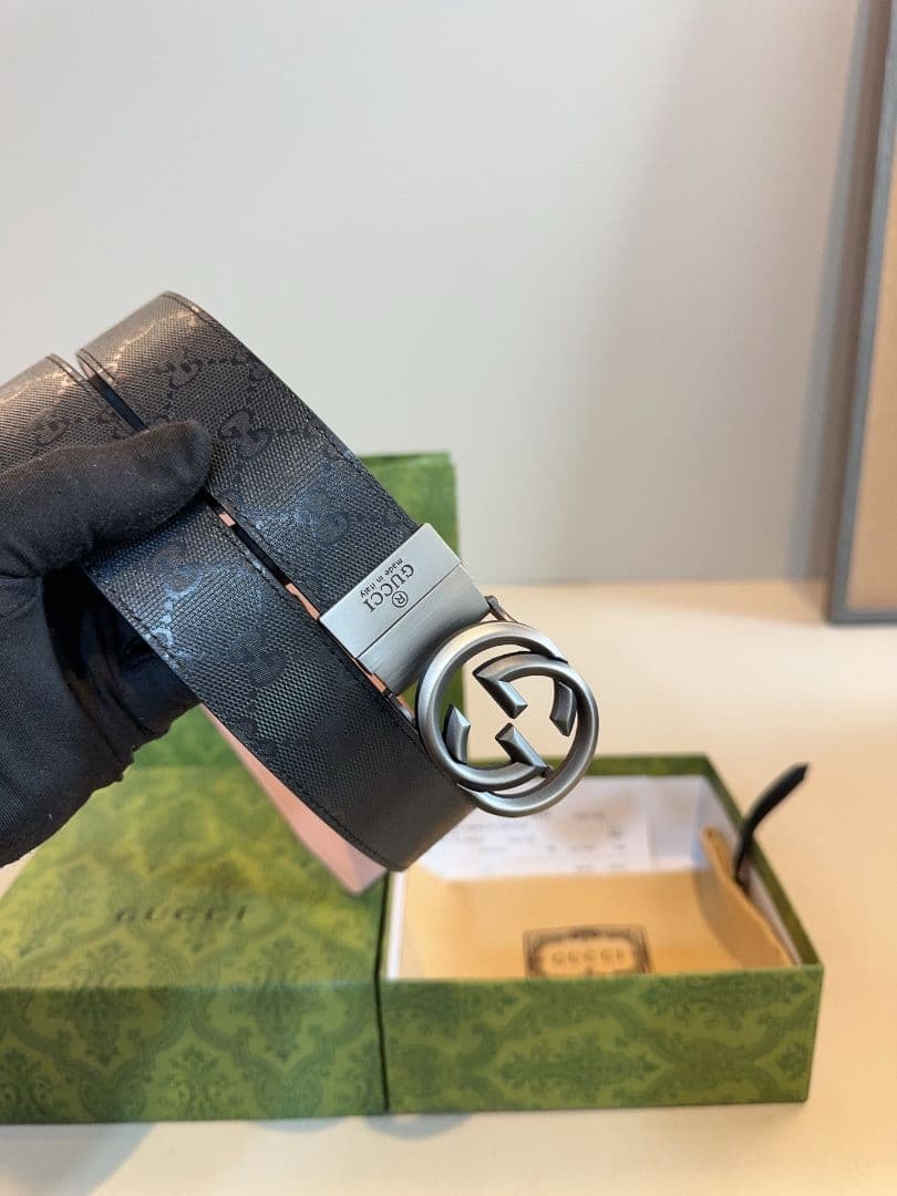 GUCCI ロゴバックル ベルト