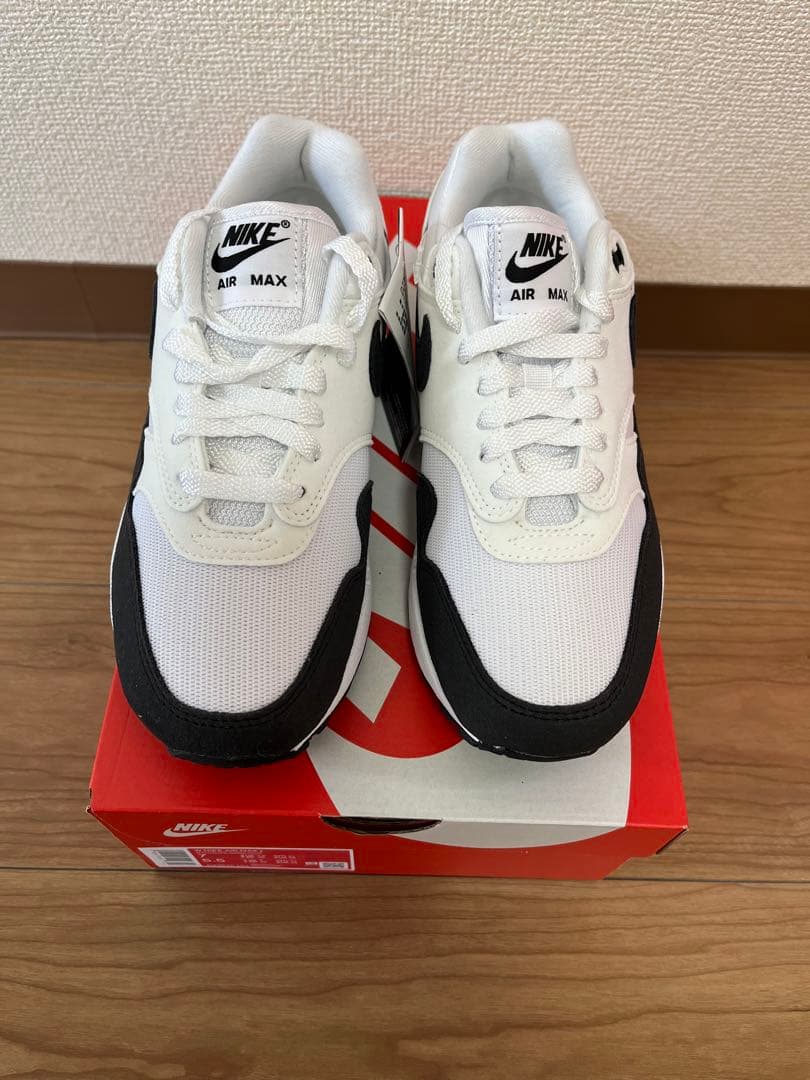 新品未使用　Nike Air Max 1 ホワイト/ブラック　24センチ