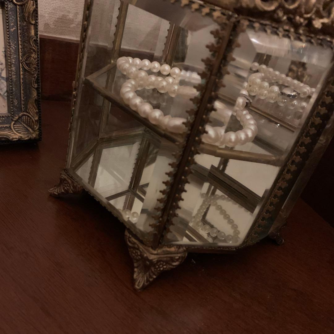 ガラスと真鍮の2段ロココジュエリーボックス