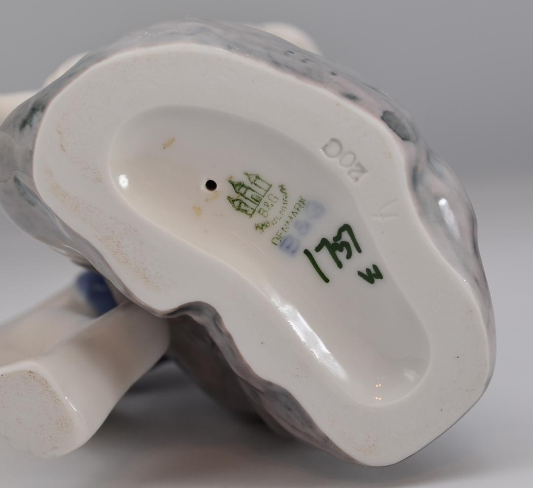 石に座る少年　#1757　★B＆G（ロイヤルコペンハーゲン）　デンマーク