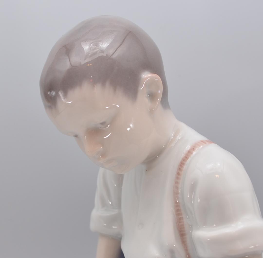 石に座る少年　#1757　★B＆G（ロイヤルコペンハーゲン）　デンマーク