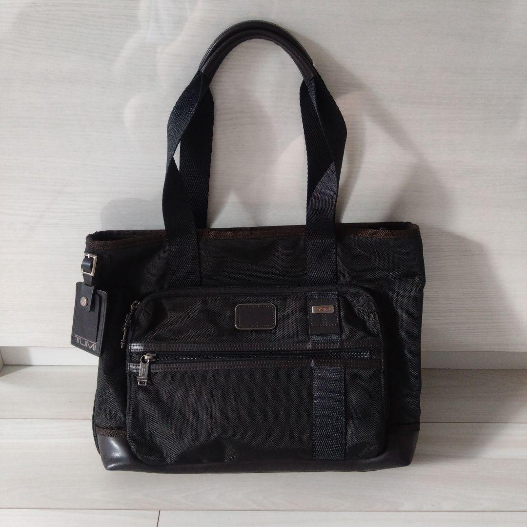 国内正規品　美品 TUMI East West Tote ブラック