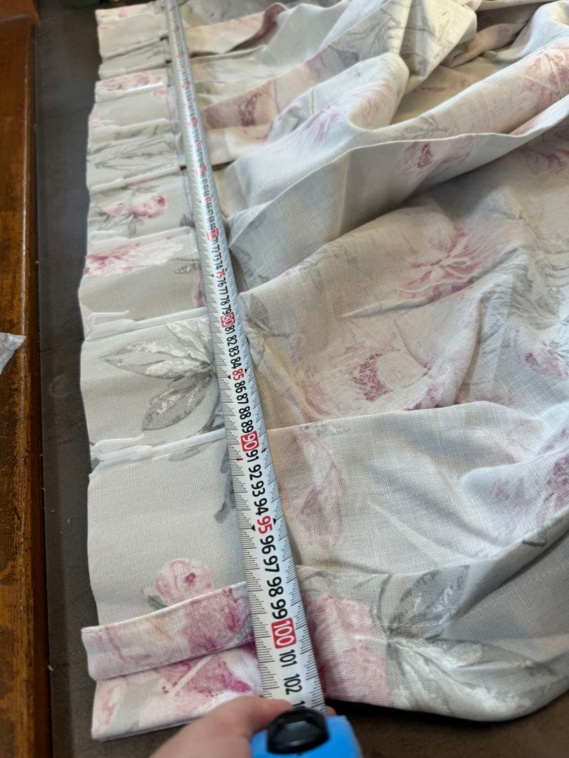 ローラアシュレイ　花柄ドレープカーテン 薄いグレー 約240cm