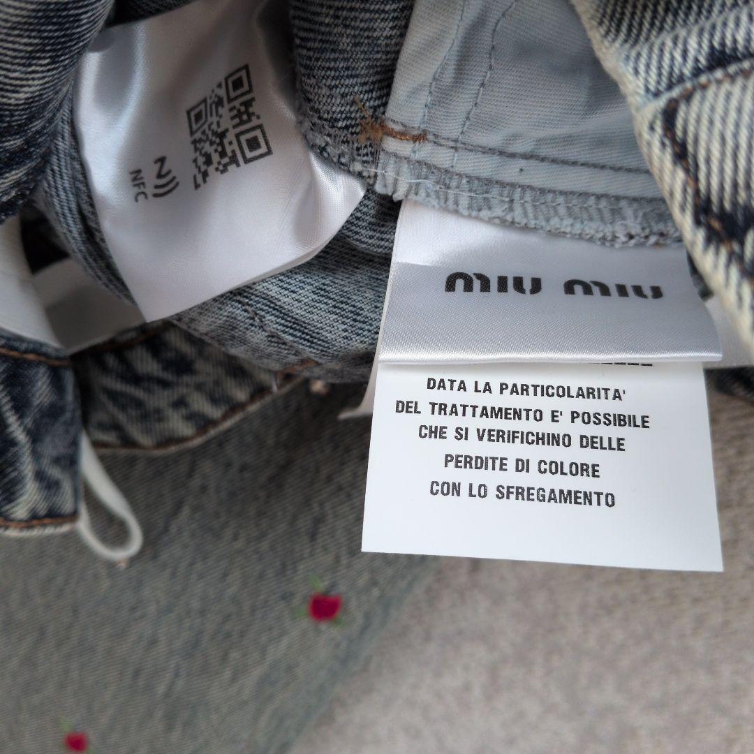 レア♡ミュウミュウ　正規品　刺繍ビジューつきデニムパンツ　ジーンズ　ライトブルー