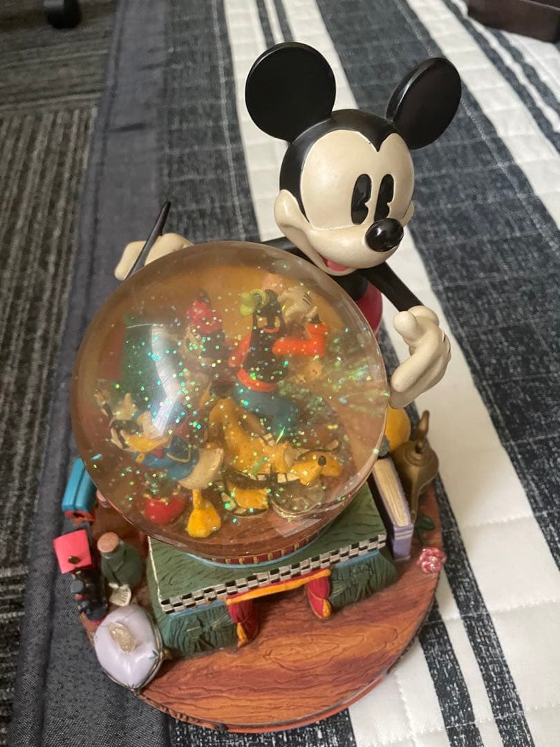 Disney スノードーム　ミッキーマウス