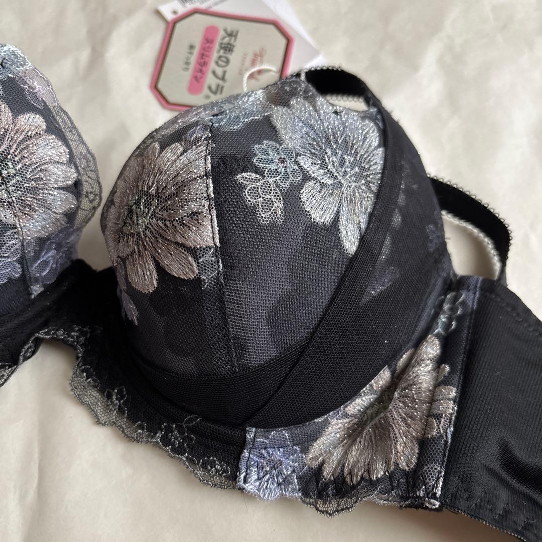 4点セットTriumph レッドレーベル　ブラ(C70)ショーツ&キャミ〜黒系