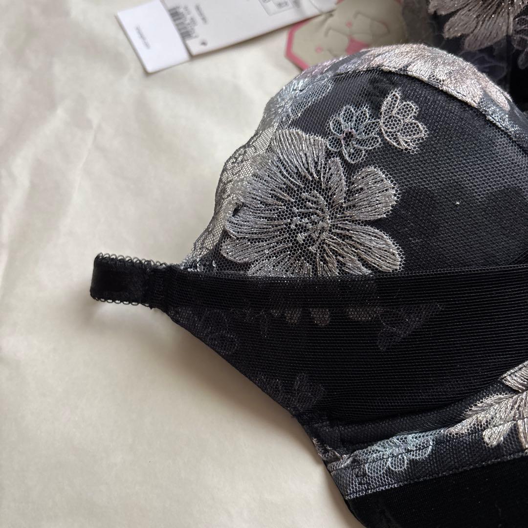 4点セットTriumph レッドレーベル　ブラ(C70)ショーツ&キャミ〜黒系