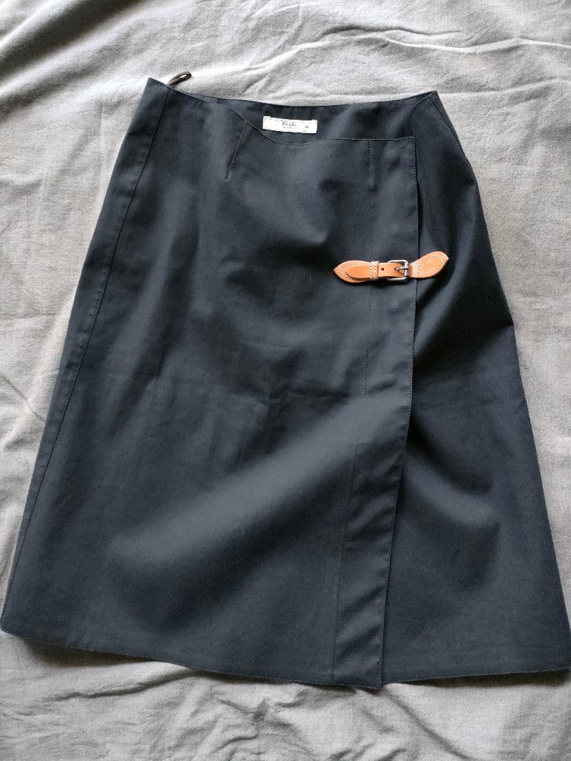 PRADA 黒 ひざ丈スカート