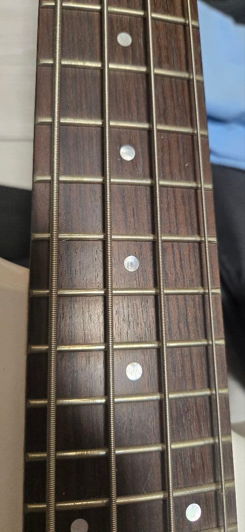 エレキベース ホワイト 4弦 ギグバッグ付き