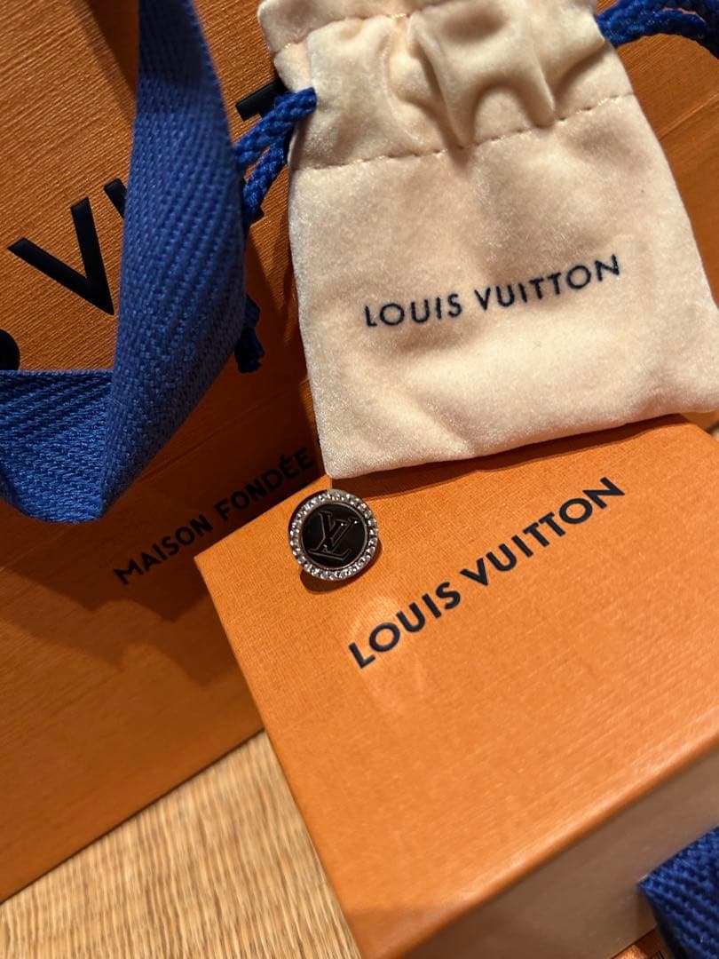 LOUIS VUITTON ブラック ピアス(片耳用)