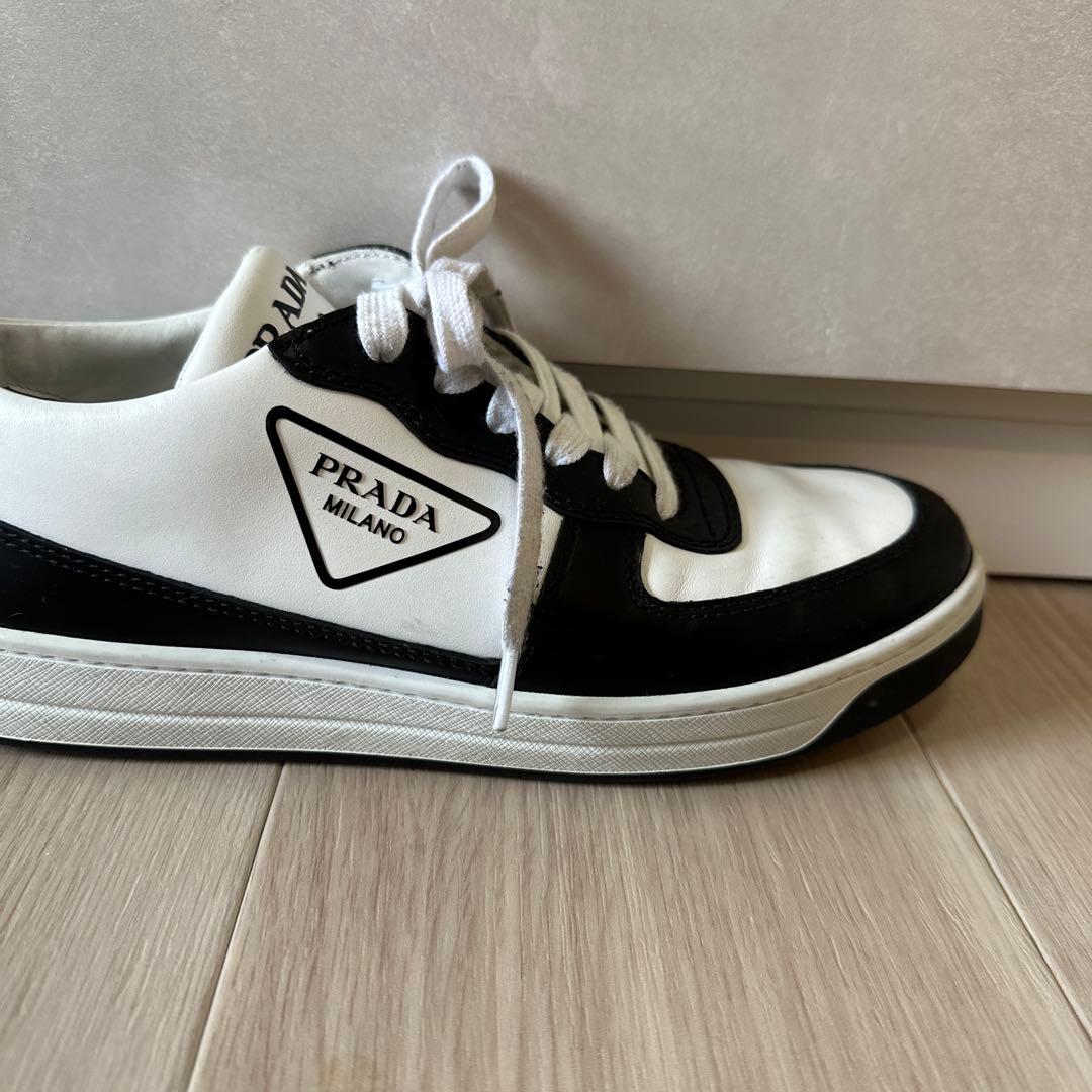 ろ*ん様 PRADA ホワイト ブラック スニーカー
