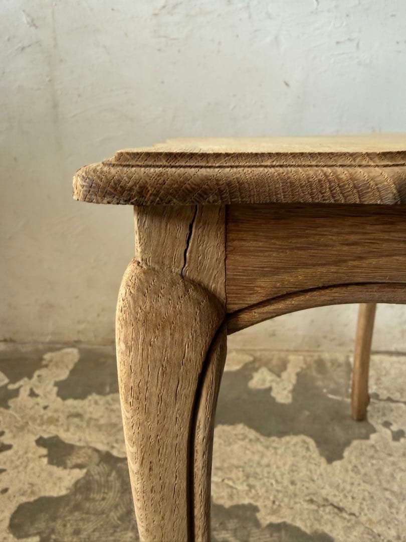 ビンテージ　サイドテーブル 花台 ベッドサイドテーブル　大　猫脚　剥離