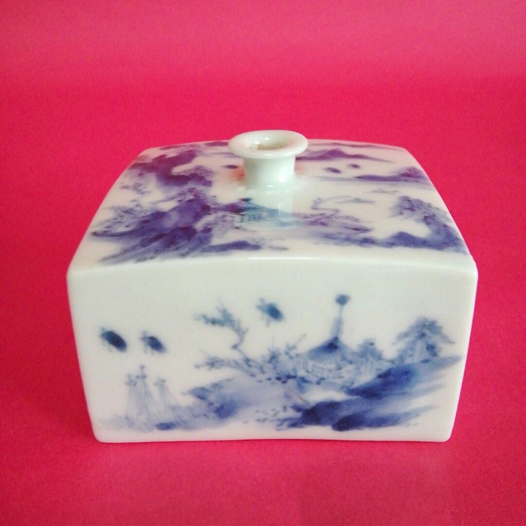 油壺磁器　古平戸染付山水図油壺　　(三川内焼)　　江戸中期　　　古伊万里