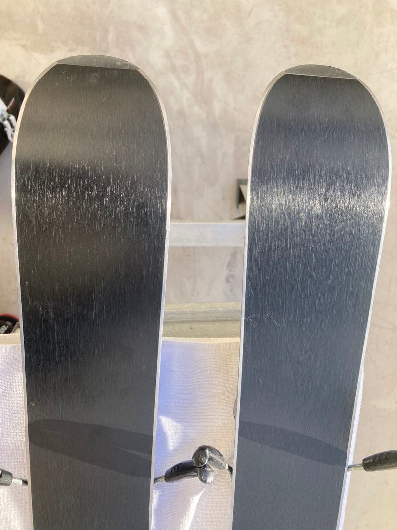 ショートスキー板と解放ビィンディングとブーツセット(ブーツ25.5cm黒赤)